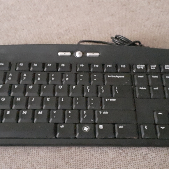 EMachine PS2 slim wired desktop keyboard - Picture 2 of 4